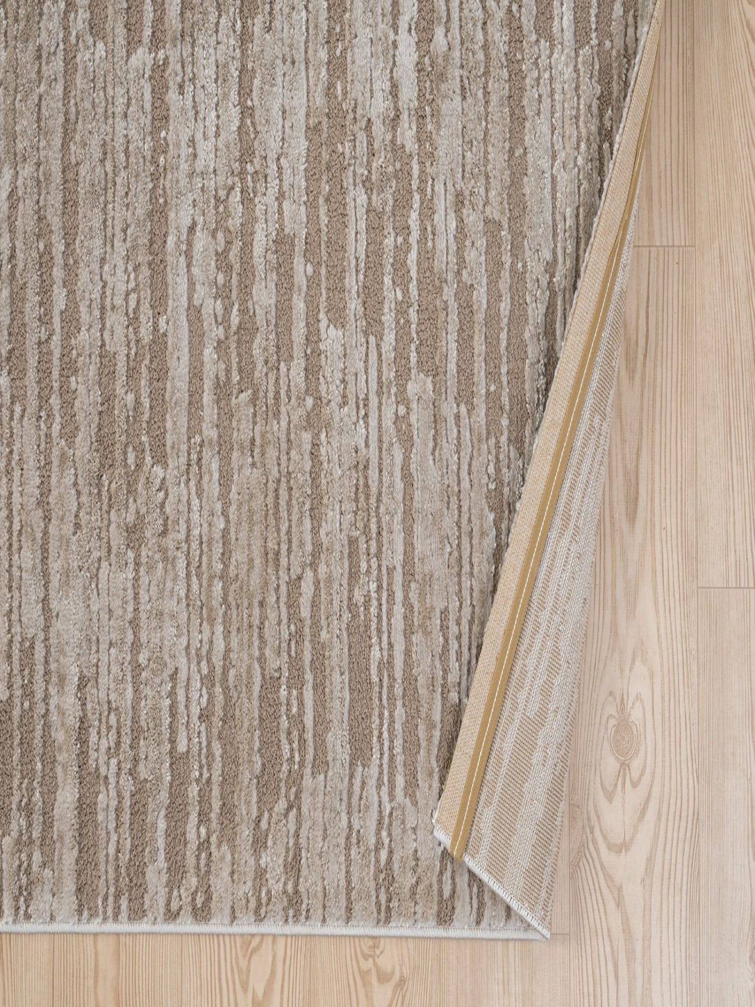 Liva – Carpet in taupe