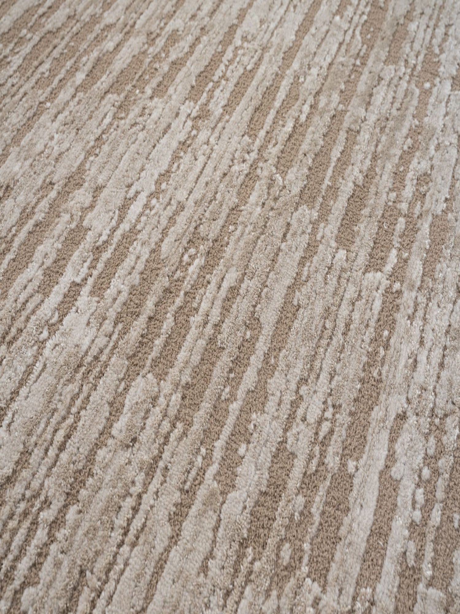 Liva – Carpet in taupe